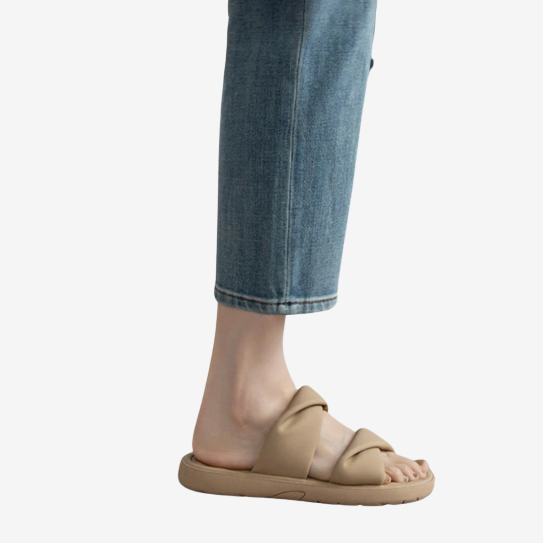 Adélaïde™ Leather Flat Sandals