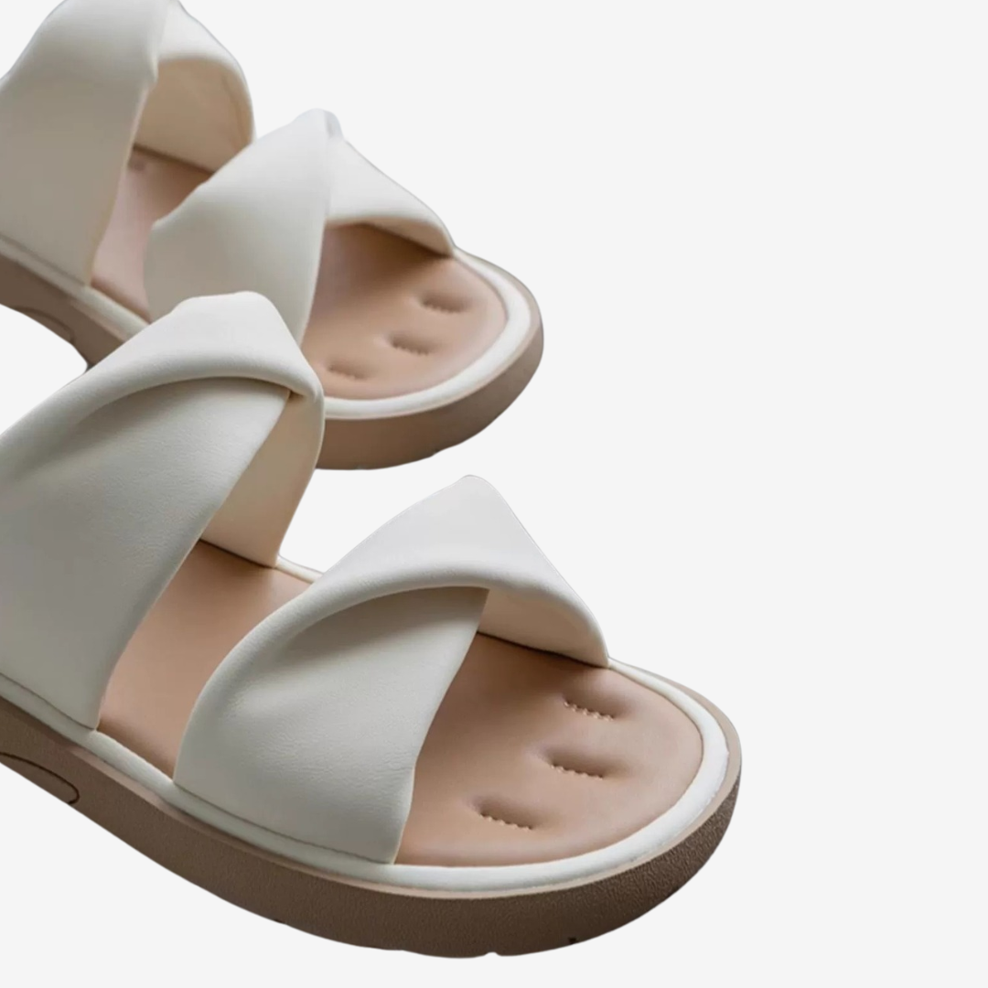 Adélaïde™ Leather Flat Sandals