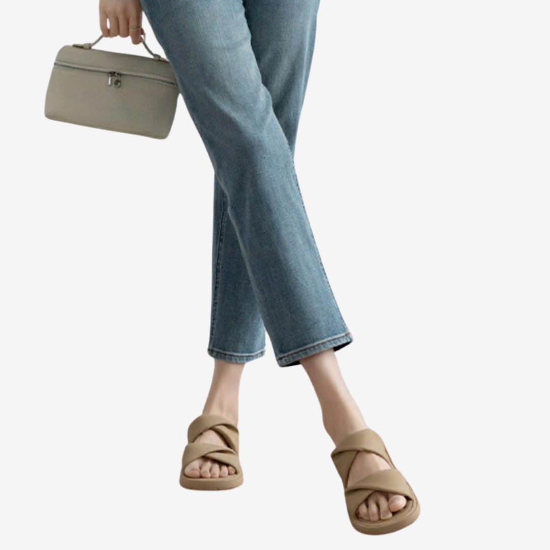 Adélaïde™ Leather Flat Sandals